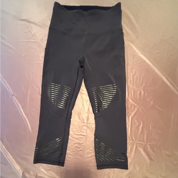 Lululemon Rogue Renegade Super High Rise Tight Crop Black Size 8/Medium - Picture 3 of 10